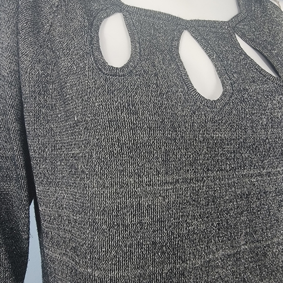 Cable & Gauge 3/4 sleeves cold shoulder metallic treads on black size Large - Picture 12 of 15